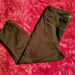 ACTRA BLACK PERFORMANCE WEAR CAPRIS!